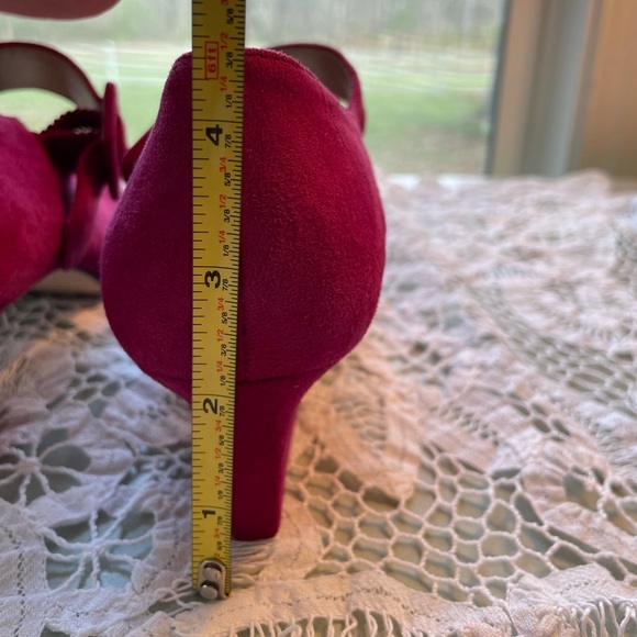 🤩 4/15Vintage Shoe: Jacqueline Ferrar Magenta 2” heel, missing tap - Picture 8 of 16